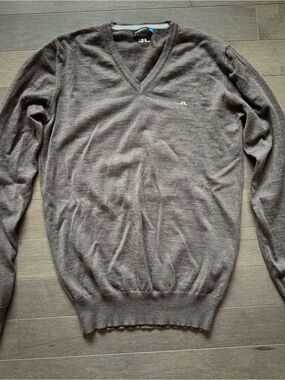 J.Lindeberg Men's 100% merino Wool Taupe V-Neck Sweater